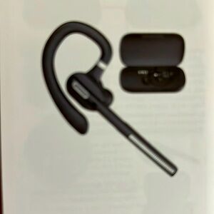 NWT Bluetooth ear piece for cell phone and computer use.